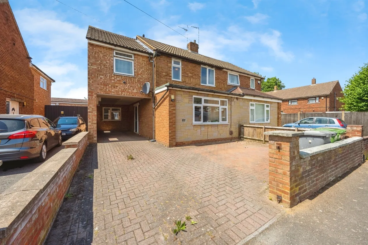 6 bed house for sale — Rowelfield, Luton