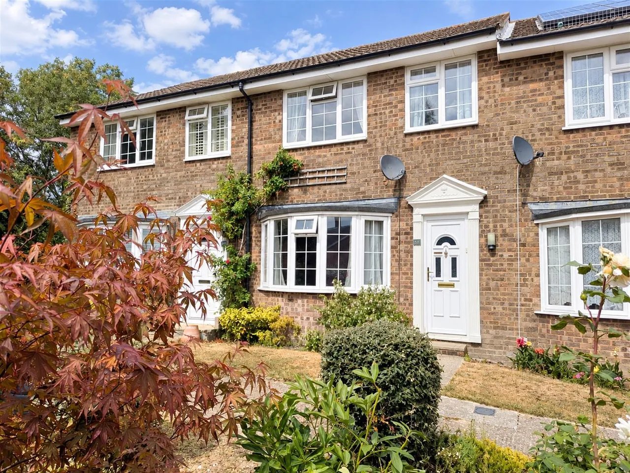 3 bed house for sale — Downsview Crescent, Uckfield, TN22 1SA