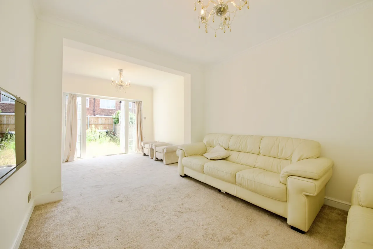 Winchester Road, London, N9, photo 3