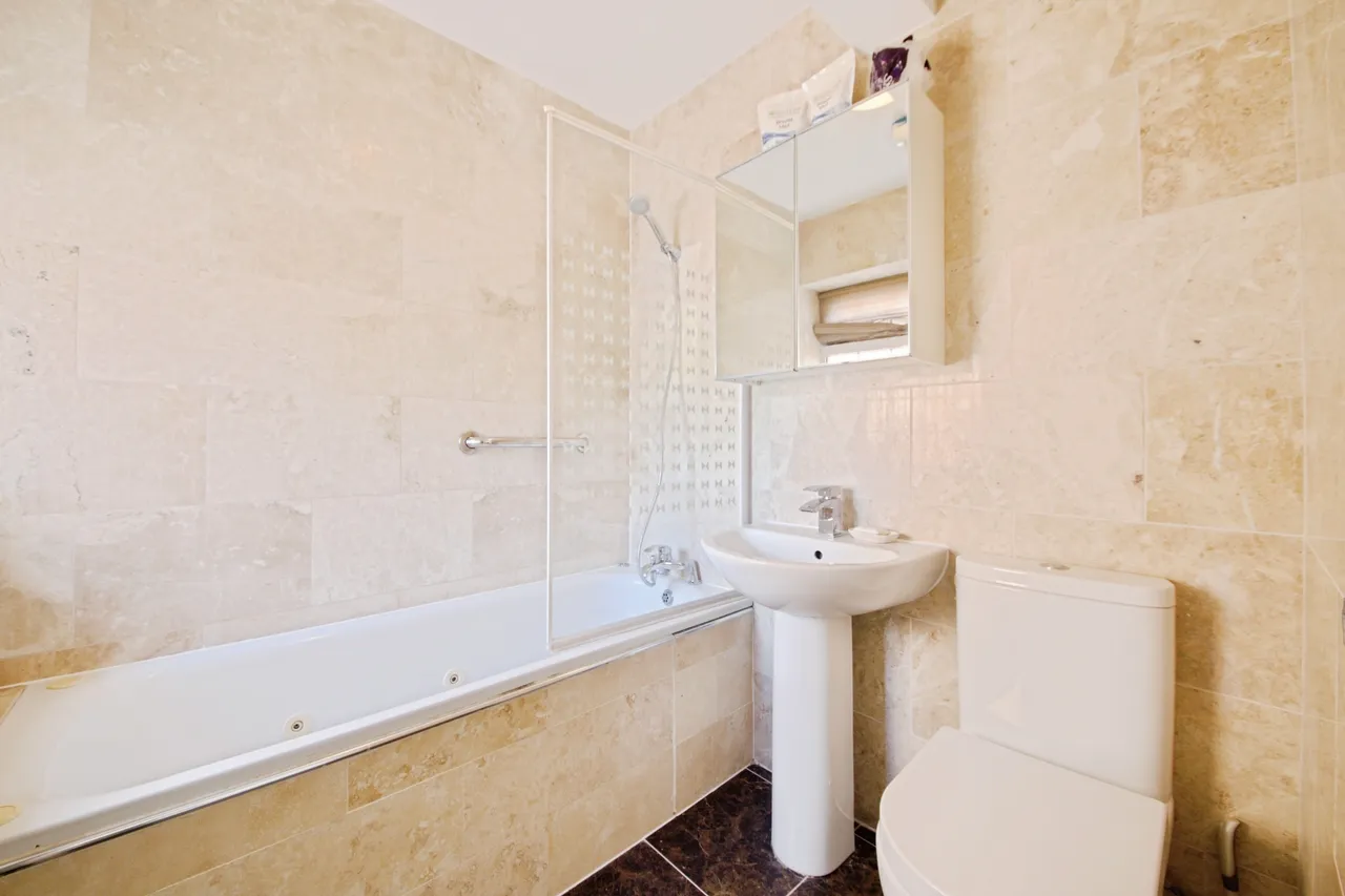 Winchester Road, London, N9, photo 10