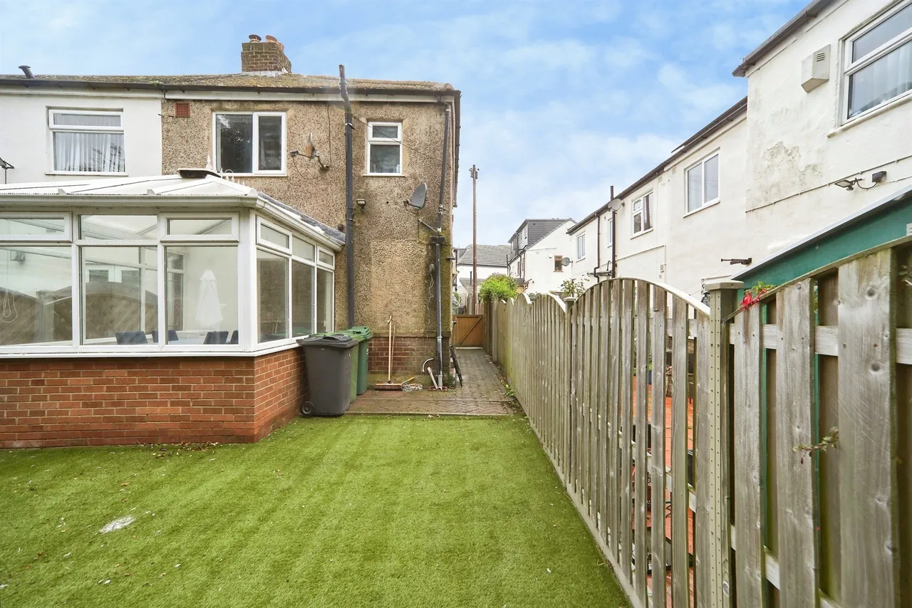 Owlcotes Drive, Pudsey, LS28, photo 12