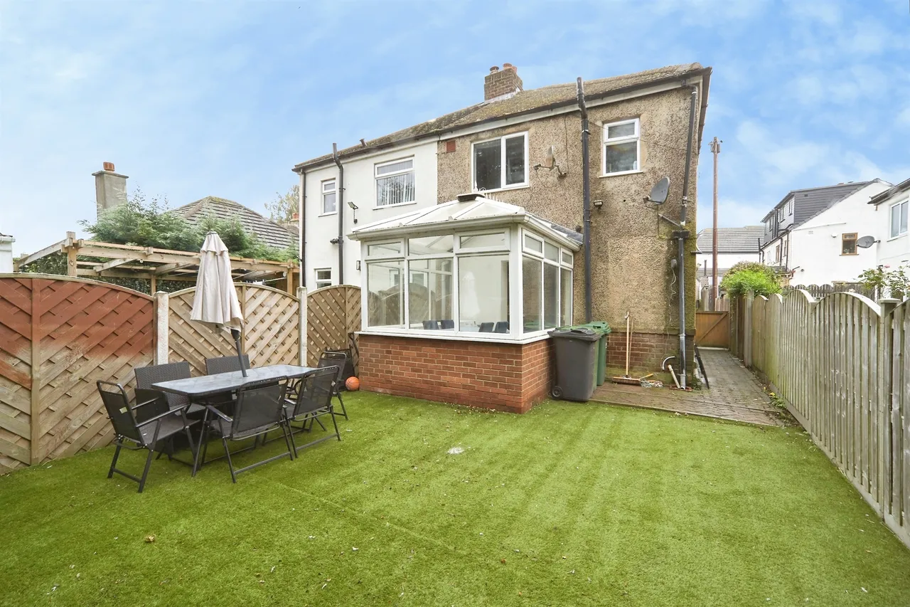 Owlcotes Drive, Pudsey, LS28, photo 14