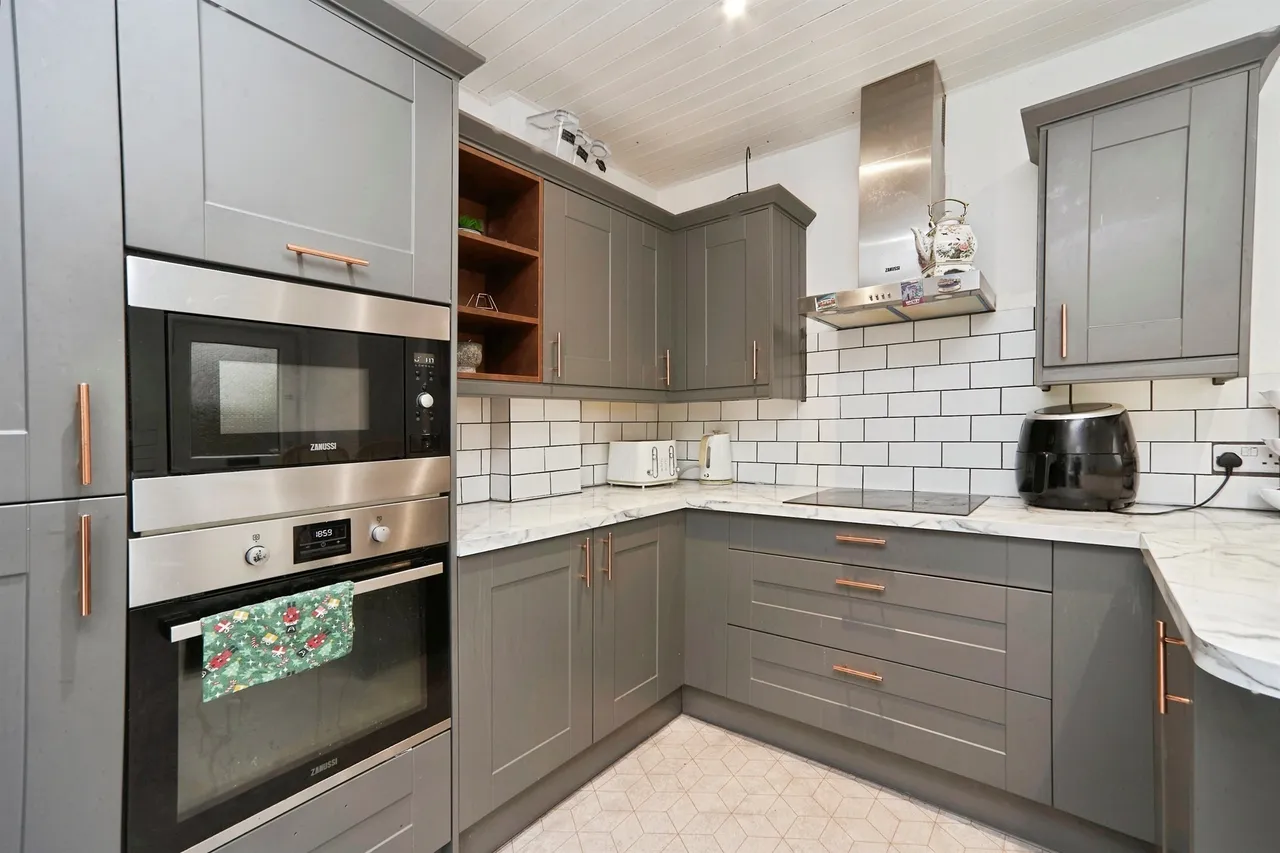 Owlcotes Drive, Pudsey, LS28, photo 8
