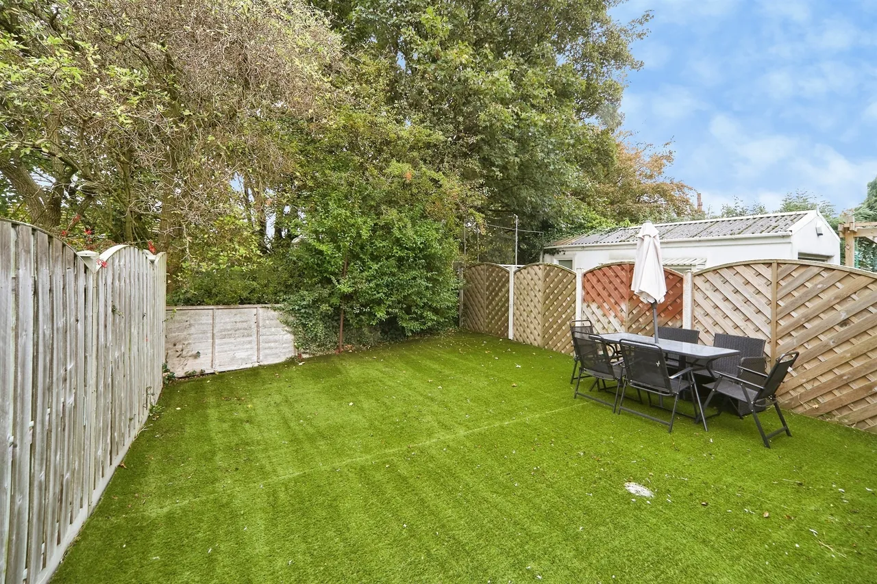 Owlcotes Drive, Pudsey, LS28, photo 2