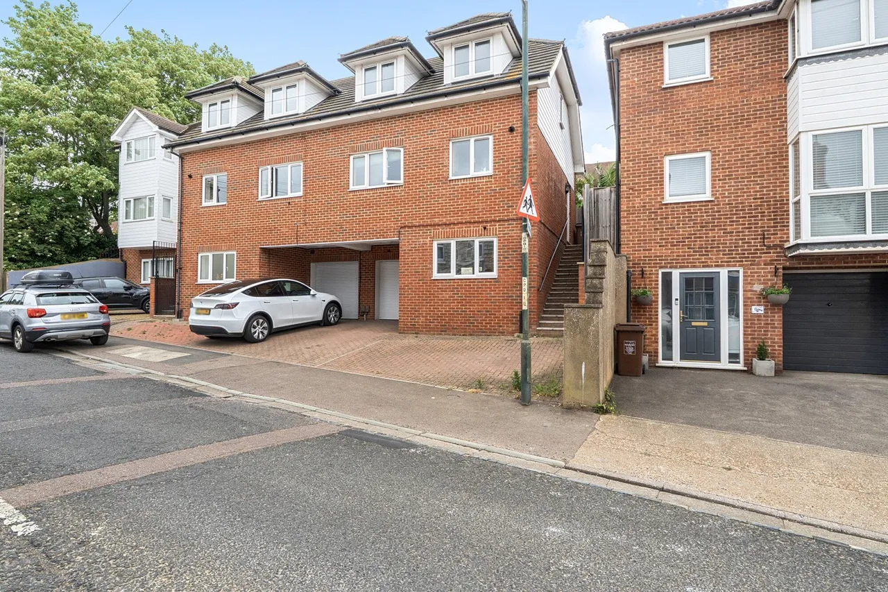 Cliffe Road, Kent, ME2, photo 15