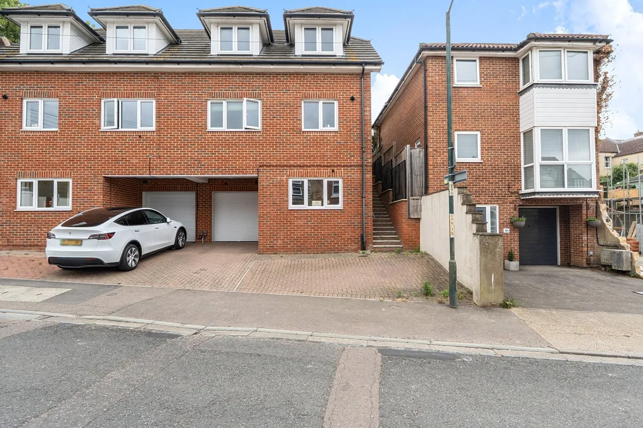 3 bed house for sale — Cliffe Road, Kent, ME2