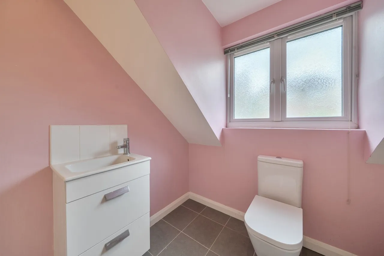 Cliffe Road, Kent, ME2, photo 13