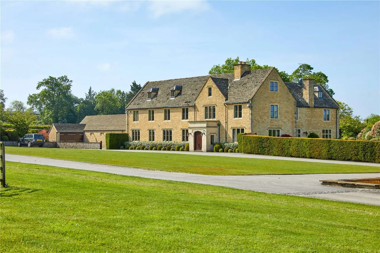 4 bed house for sale — Wyck Rissington, Cheltenham, Gloucestershire, GL54 2PN