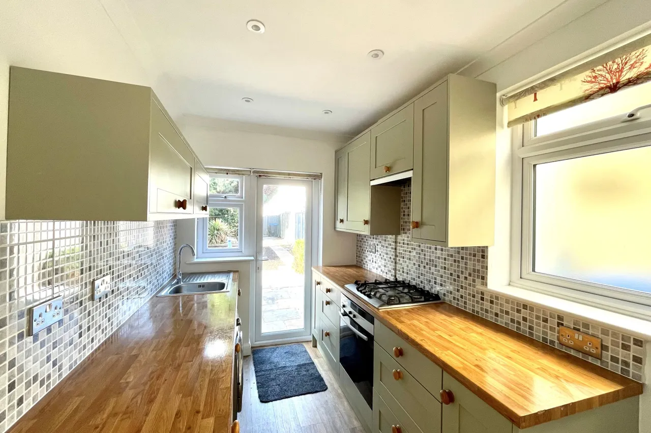 Crown Street, Surrey Egham, TW20, photo 4