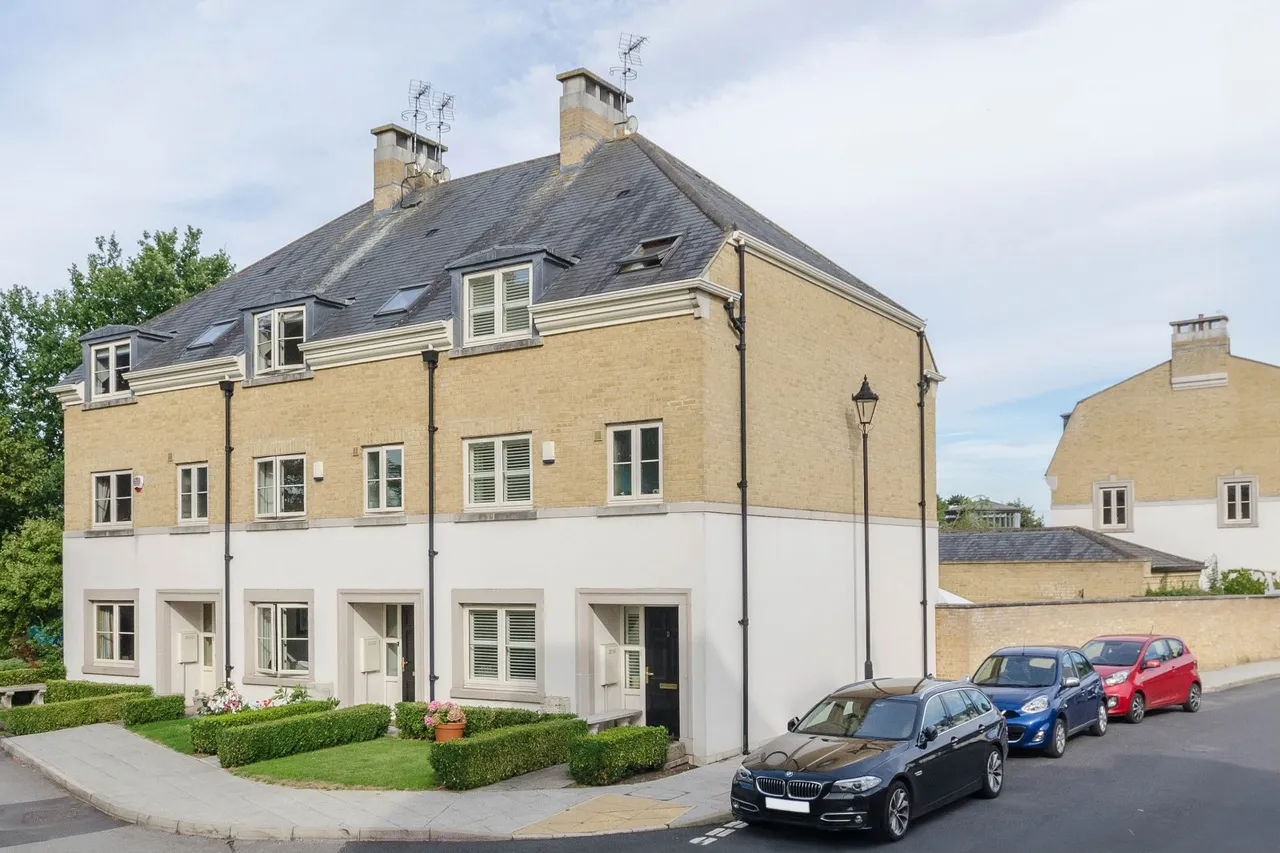 4 bed house for sale, The Square, York, YO24