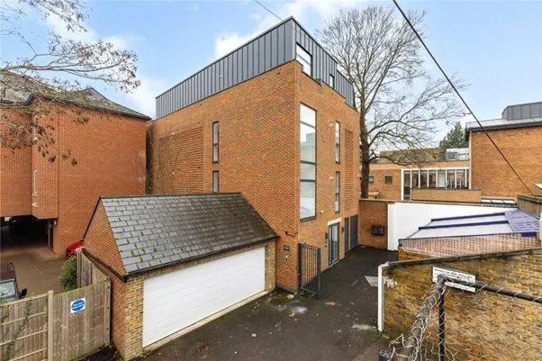 1 bed flat for sale — Primrose House, Churchfield Road, Weybridge, KT13