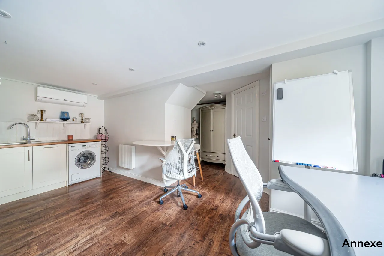 Haslemere Road, Brook, GU8, photo 14