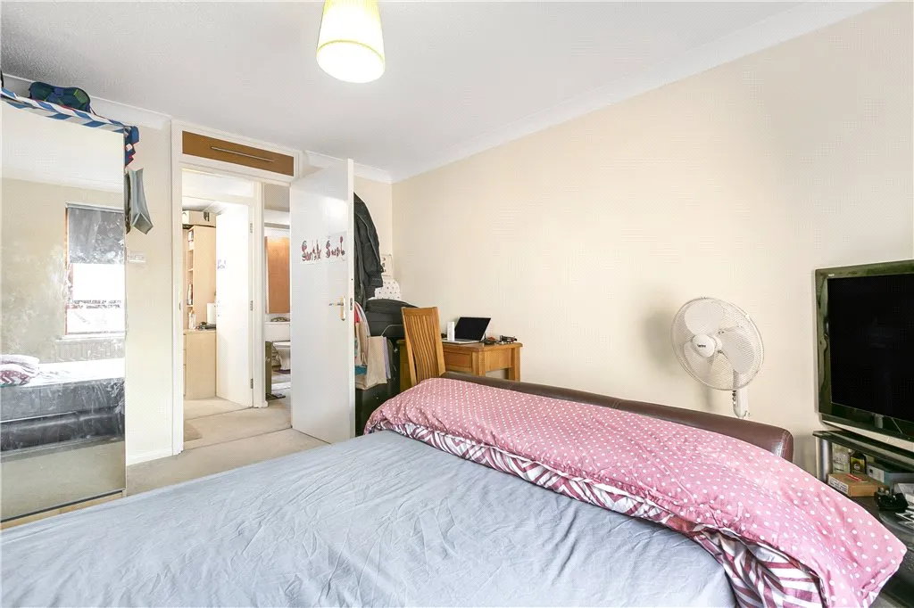 Moormede Crescent, Staines-upon-Thames, TW18, photo 12