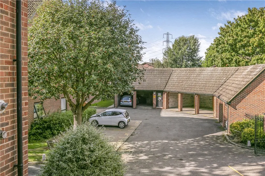Moormede Crescent, Staines-upon-Thames, TW18, photo 6