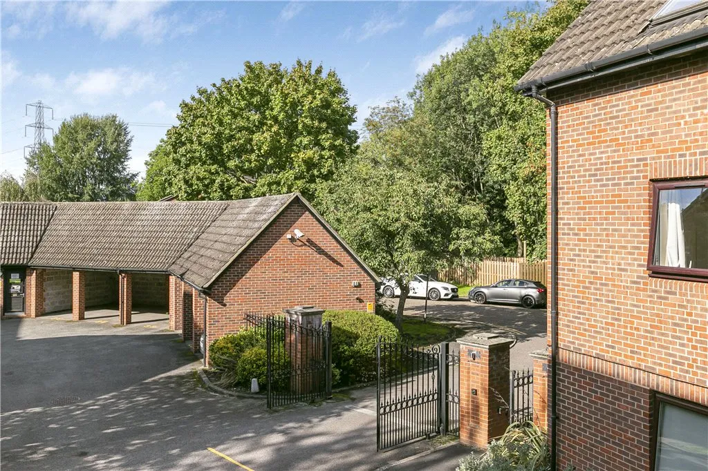 Moormede Crescent, Staines-upon-Thames, TW18, photo 9