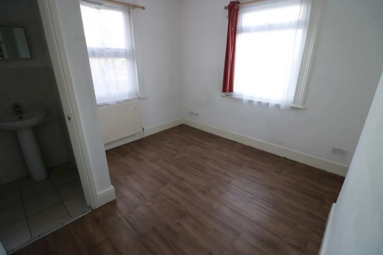 Walton Road, EN11, photo 5