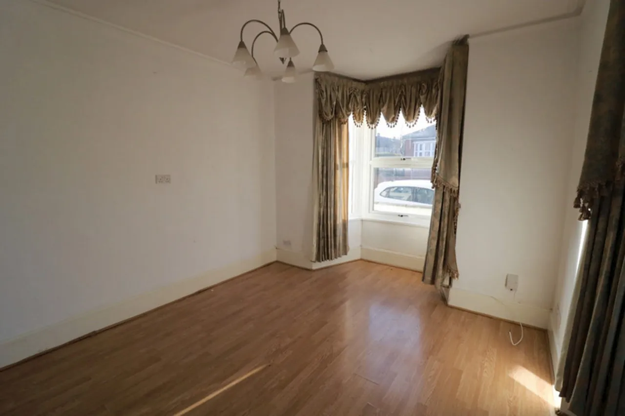 Walton Road, EN11, photo 10