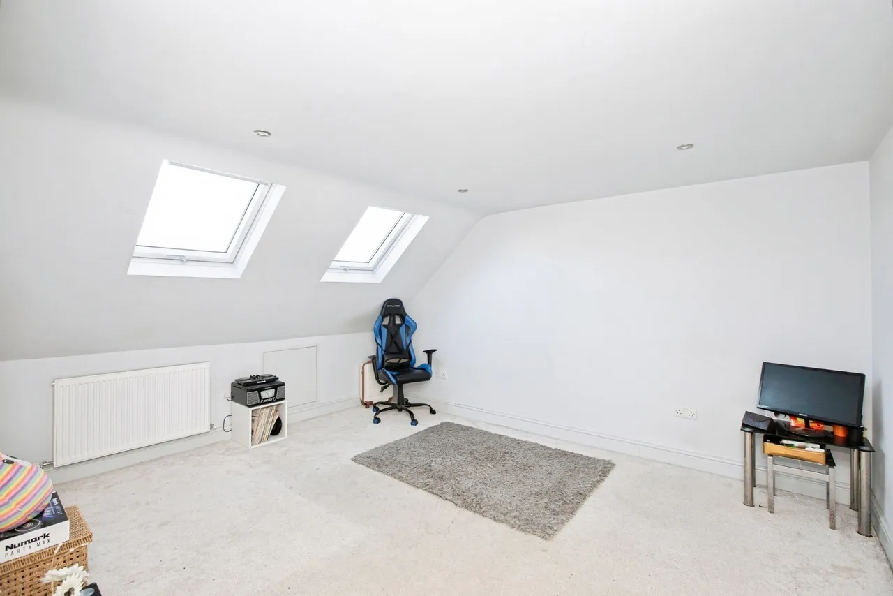 Ethelbert Gardens, Ilford, IG2, photo 18