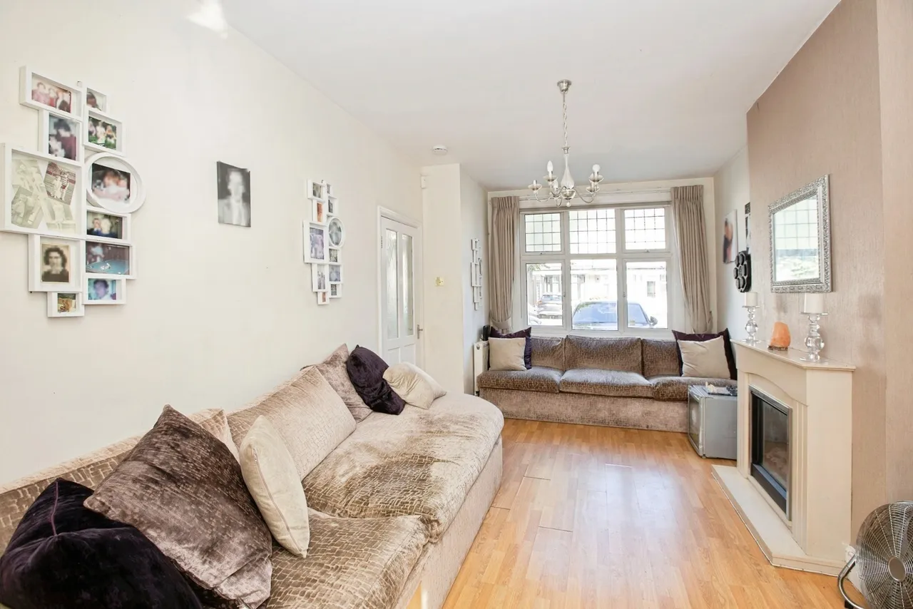 Ethelbert Gardens, Ilford, IG2, photo 4
