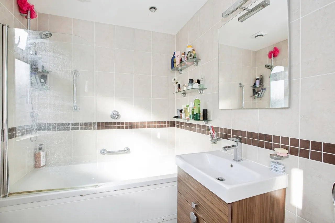 Ethelbert Gardens, Ilford, IG2, photo 16