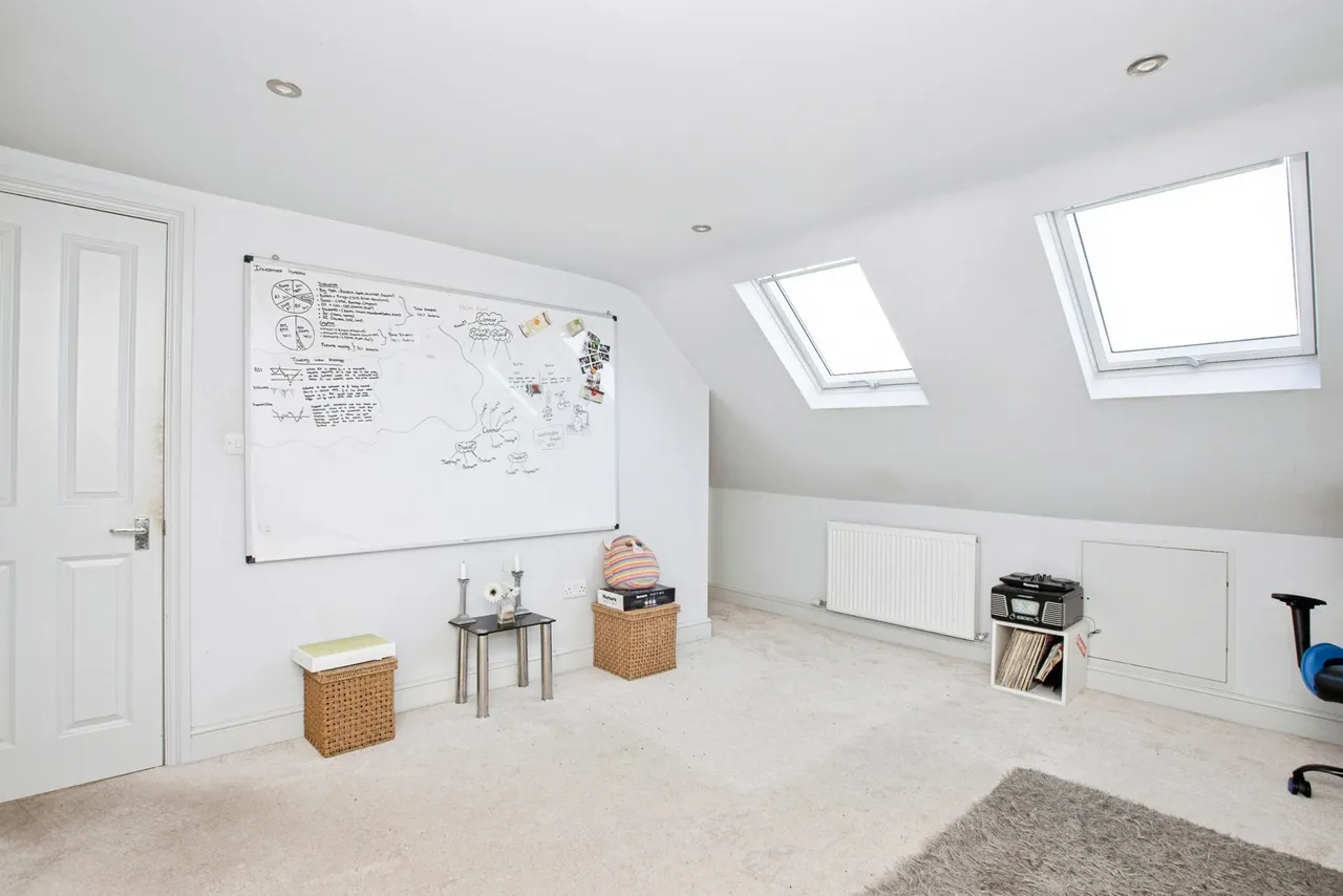 Ethelbert Gardens, Ilford, IG2, photo 14