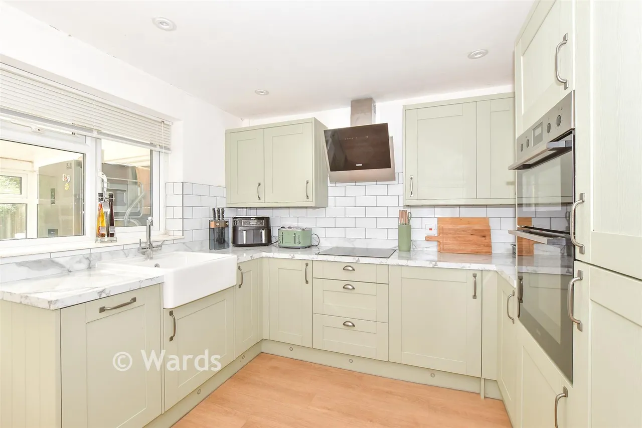 Ashdown Crescent, New Romney, TN28, photo 2