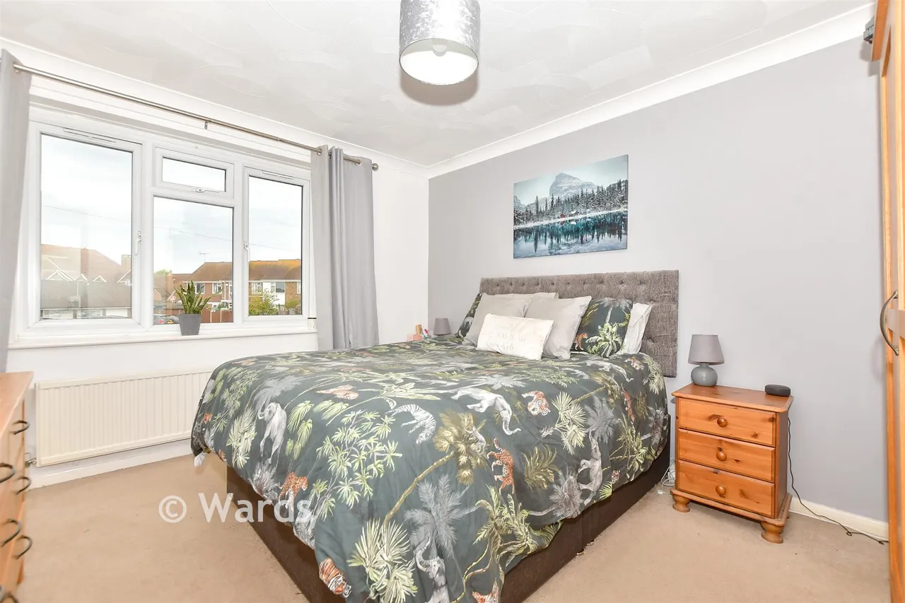Ashdown Crescent, New Romney, TN28, photo 3