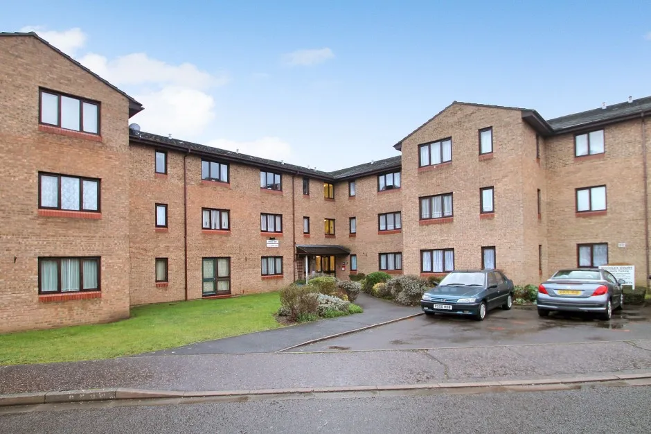 flat for sale, Verona Close, Uxbridge, UB8