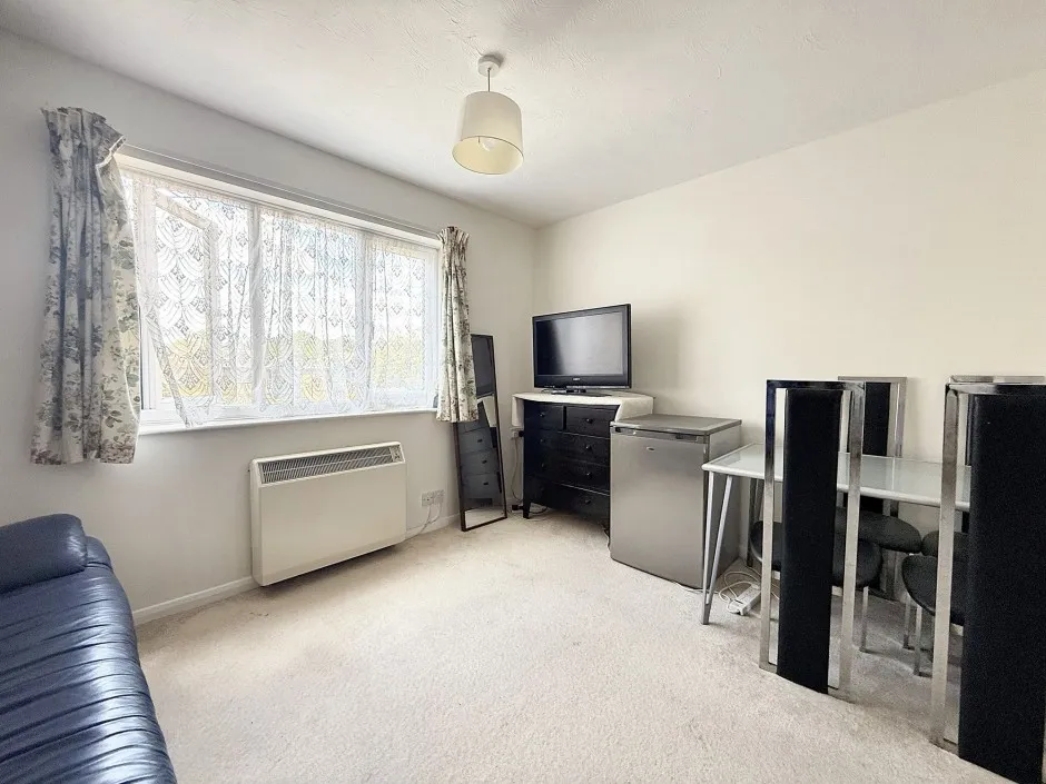 Verona Close, Uxbridge, UB8, photo 9