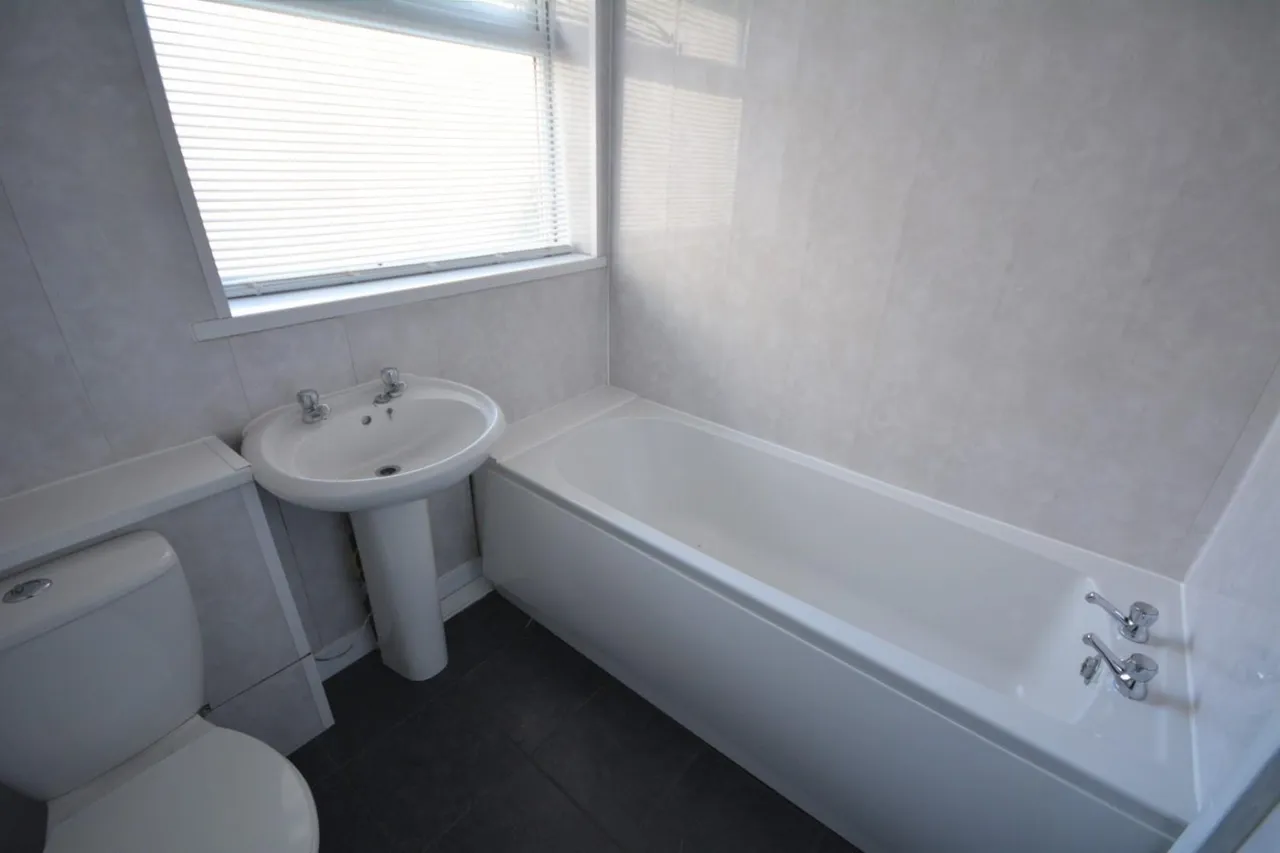 Tindale Crescent, Bishop Auckland, DL14, photo 5