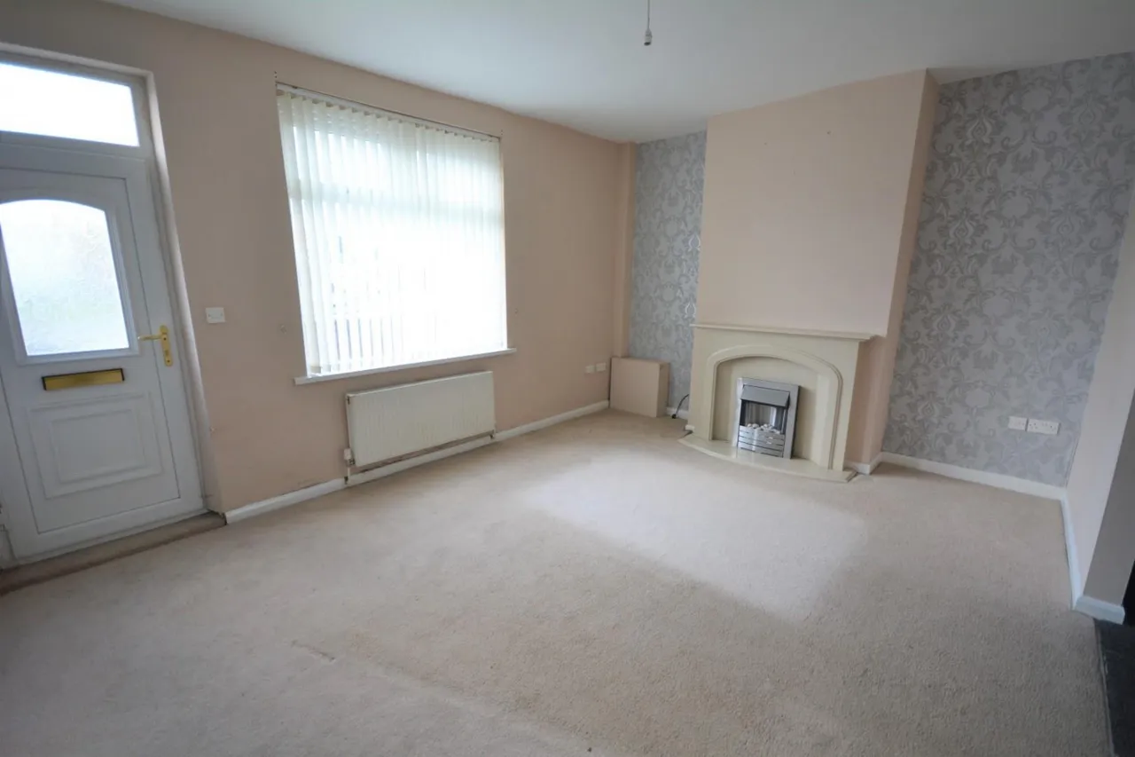 Tindale Crescent, Bishop Auckland, DL14, photo 2