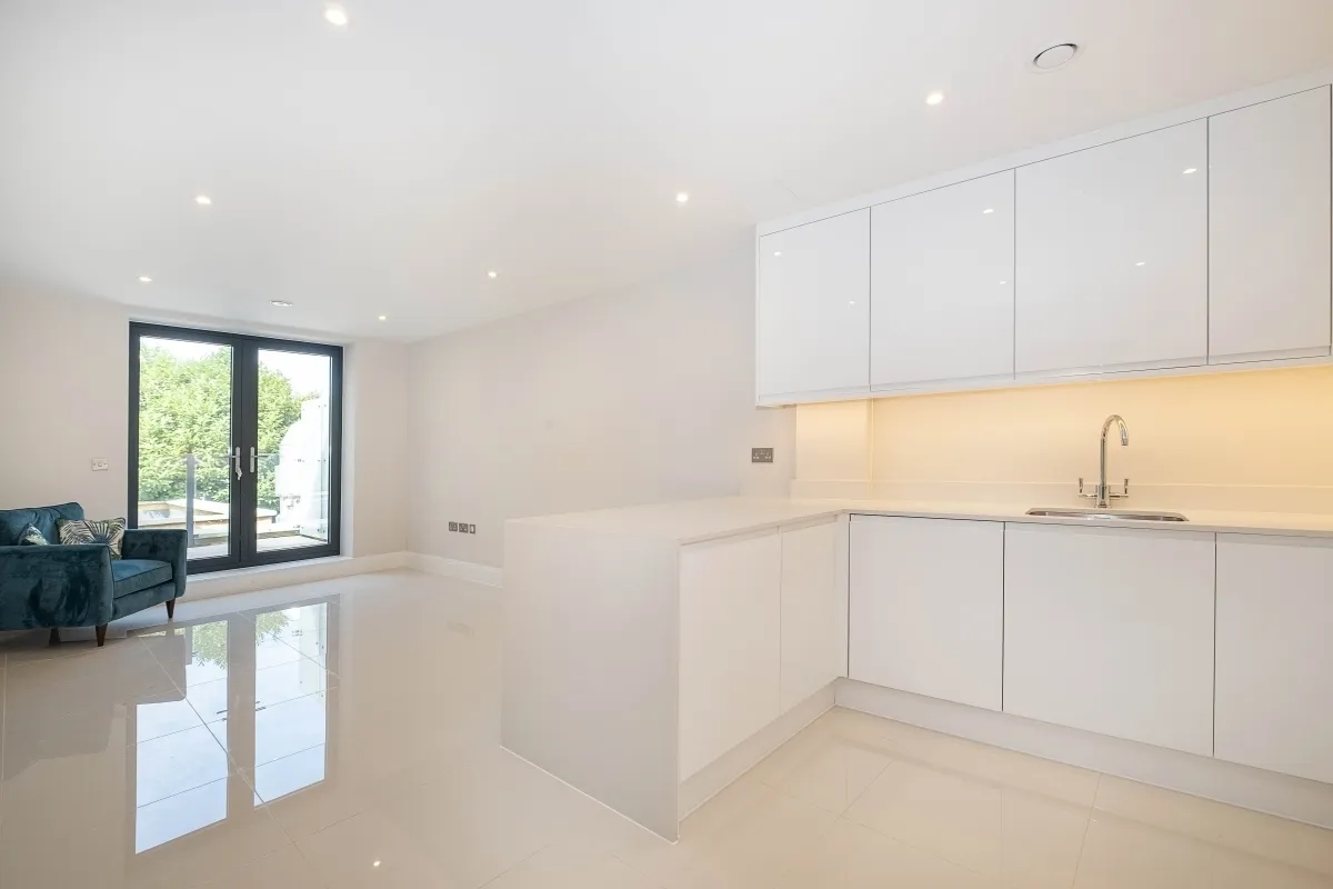 2 bed flat to rent — London SW19