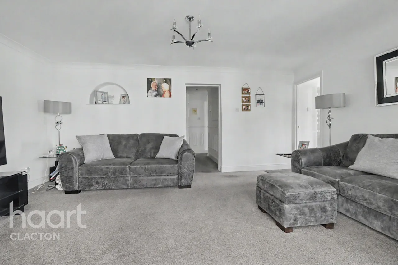 Jaywick Lane, Clacton-On-Sea, CO16, photo 2
