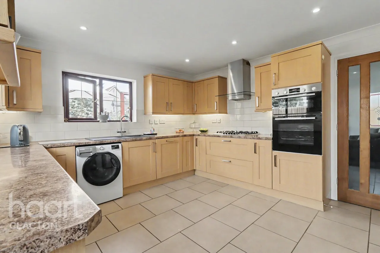 Jaywick Lane, Clacton-On-Sea, CO16, photo 7