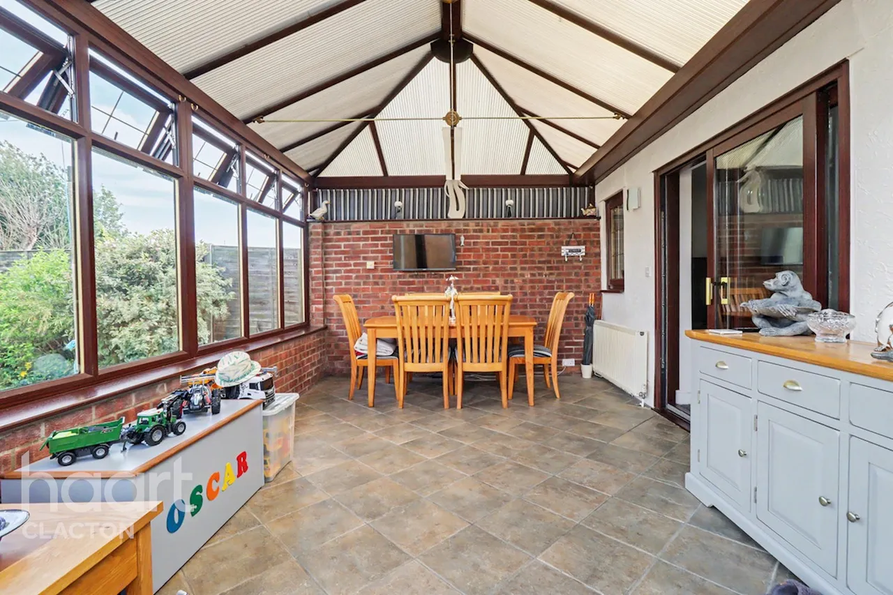 Jaywick Lane, Clacton-On-Sea, CO16, photo 5