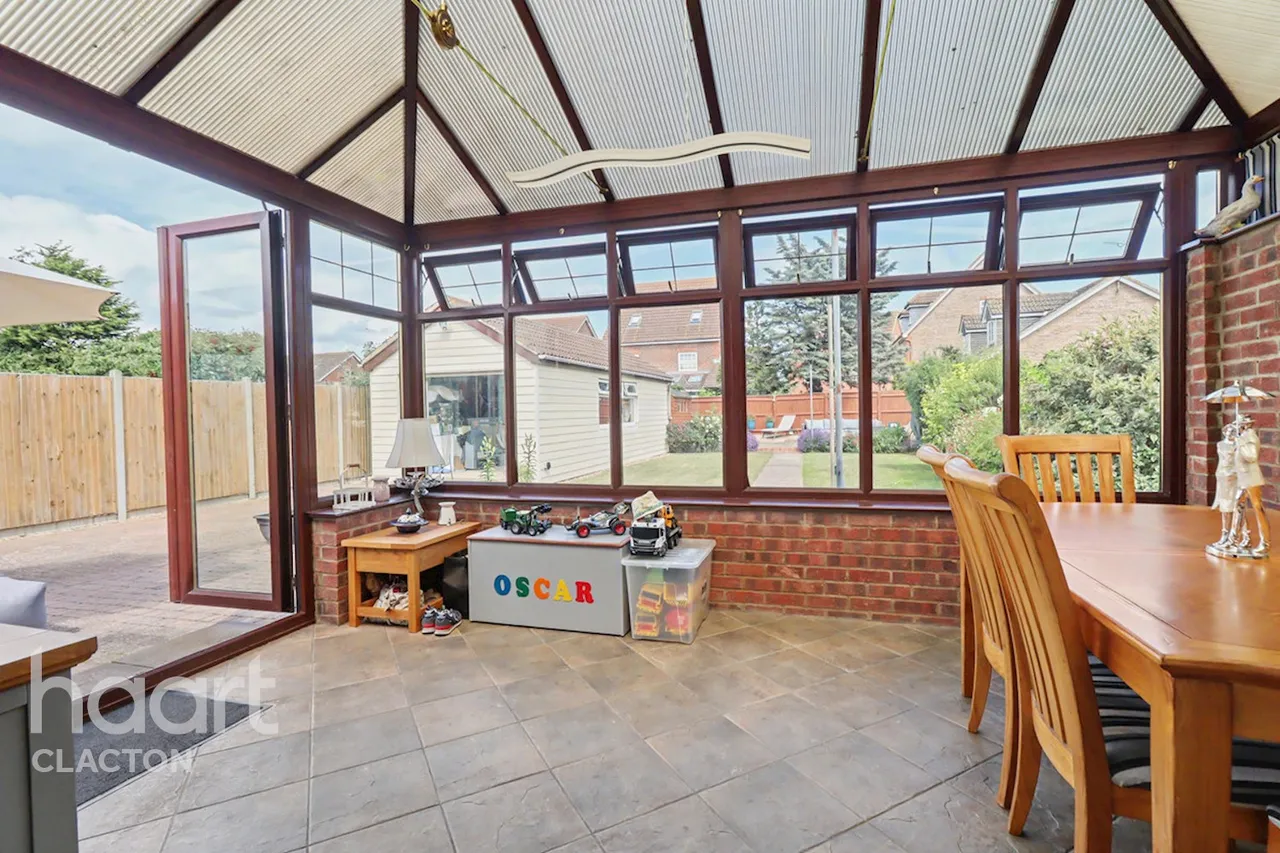 Jaywick Lane, Clacton-On-Sea, CO16, photo 4