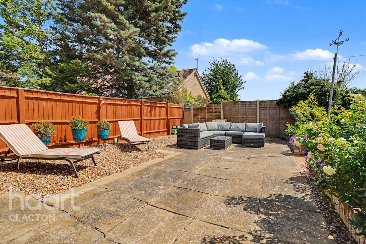 Jaywick Lane, Clacton-On-Sea, CO16, photo 14