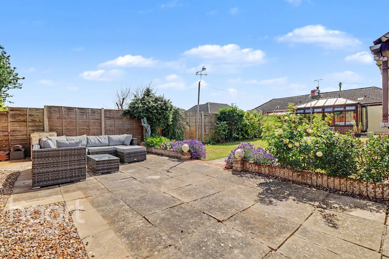 Jaywick Lane, Clacton-On-Sea, CO16, photo 15