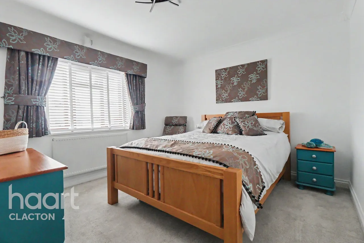 Jaywick Lane, Clacton-On-Sea, CO16, photo 11