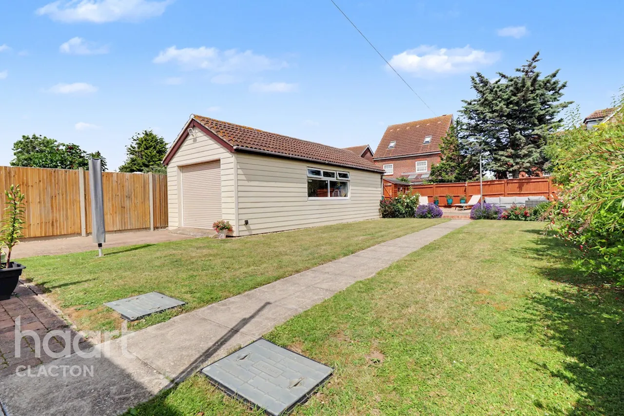 Jaywick Lane, Clacton-On-Sea, CO16, photo 19