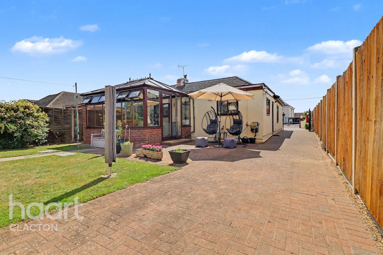 Jaywick Lane, Clacton-On-Sea, CO16, photo 17