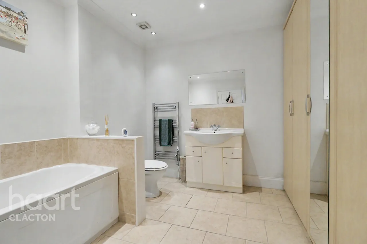 Jaywick Lane, Clacton-On-Sea, CO16, photo 10