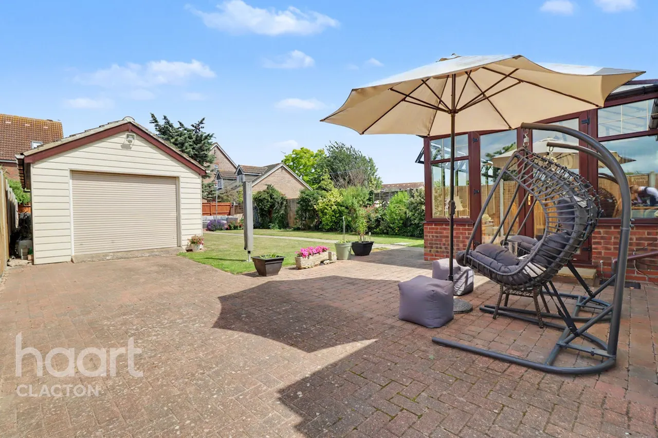 Jaywick Lane, Clacton-On-Sea, CO16, photo 18