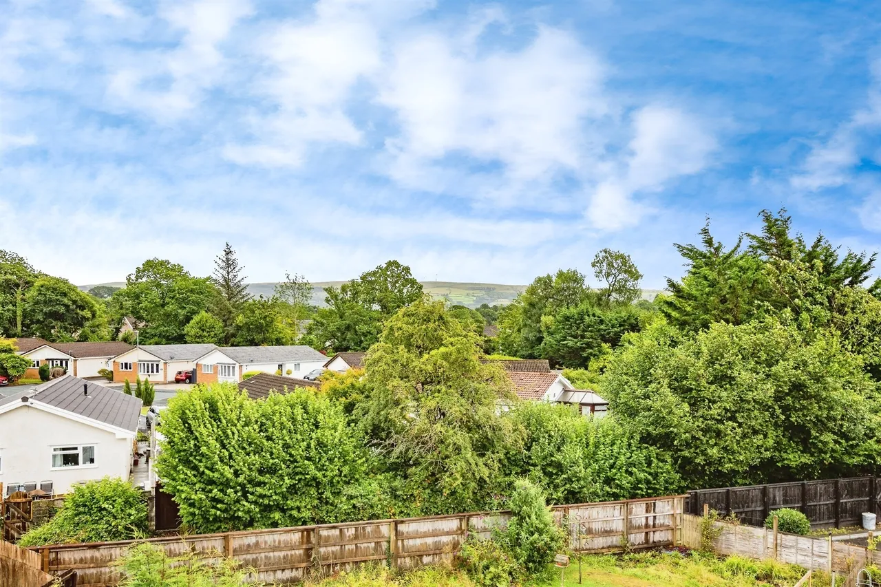 Clos Yr Afon AMMANFORD, SA18, photo 2