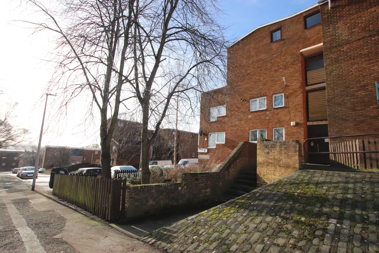 2 bed flat to rent, Kinghorne Walk, Central Dundee, DD3