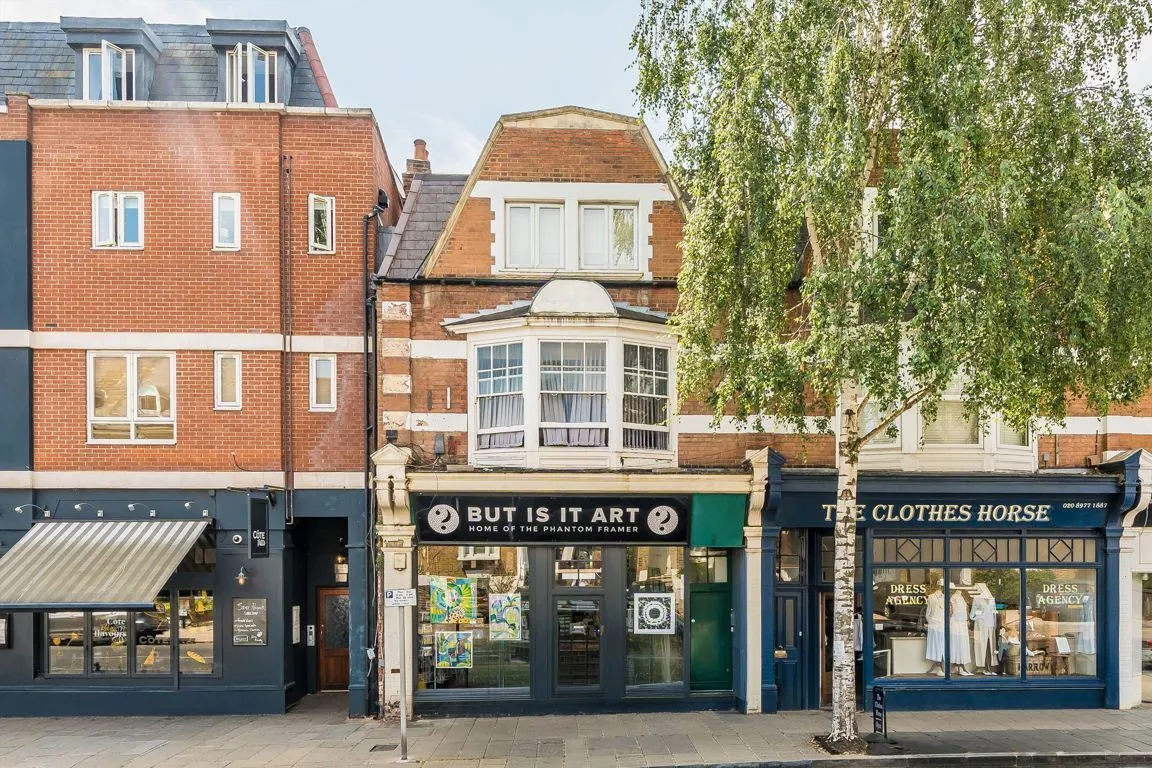 2 bed property to rent, High Street, Teddington, TW11
