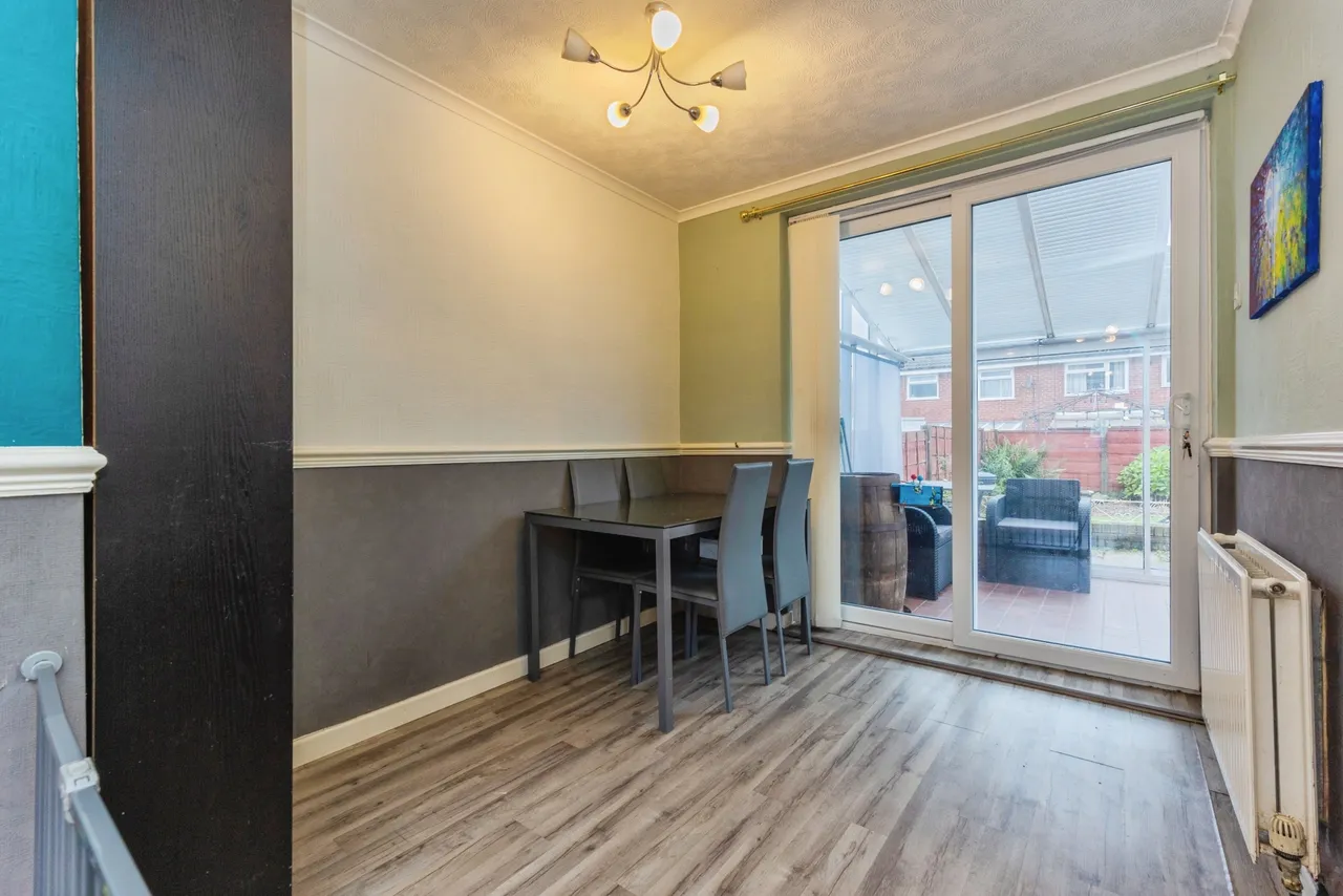 St. Johns Close, Dukinfield, SK16, photo 3