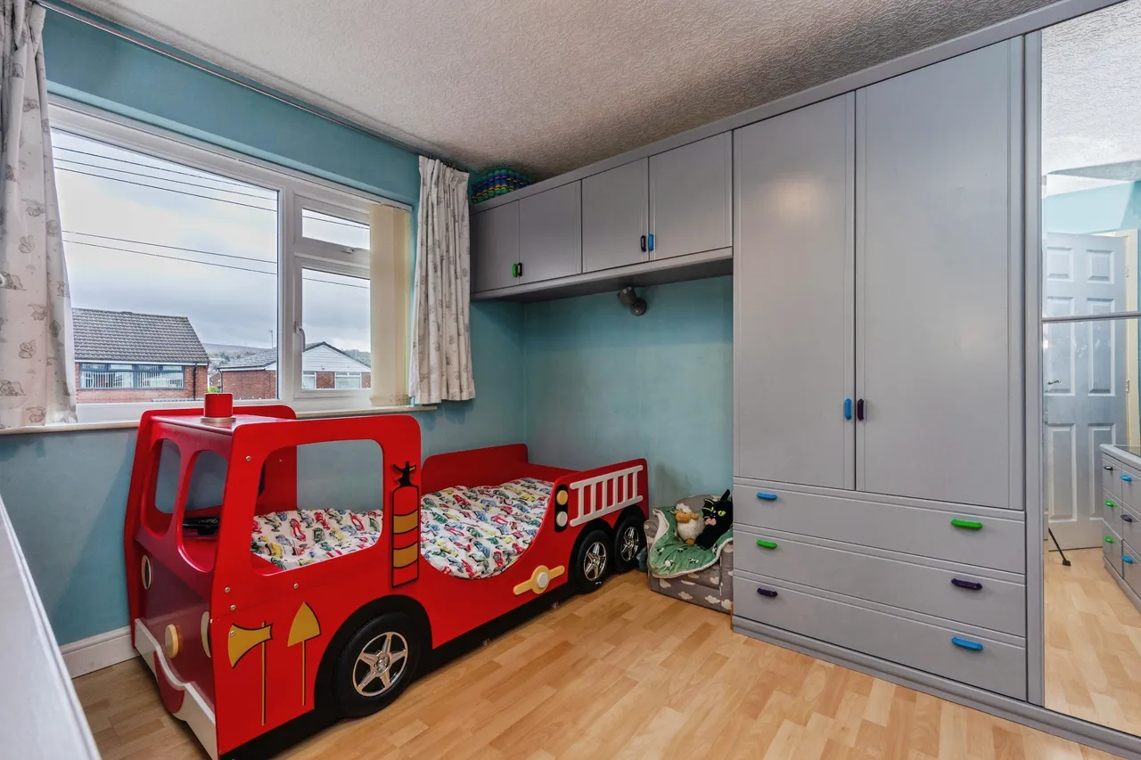 St. Johns Close, Dukinfield, SK16, photo 13