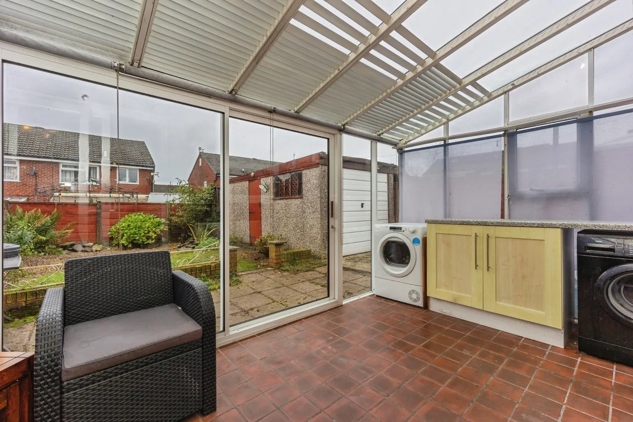 St. Johns Close, Dukinfield, SK16, photo 5