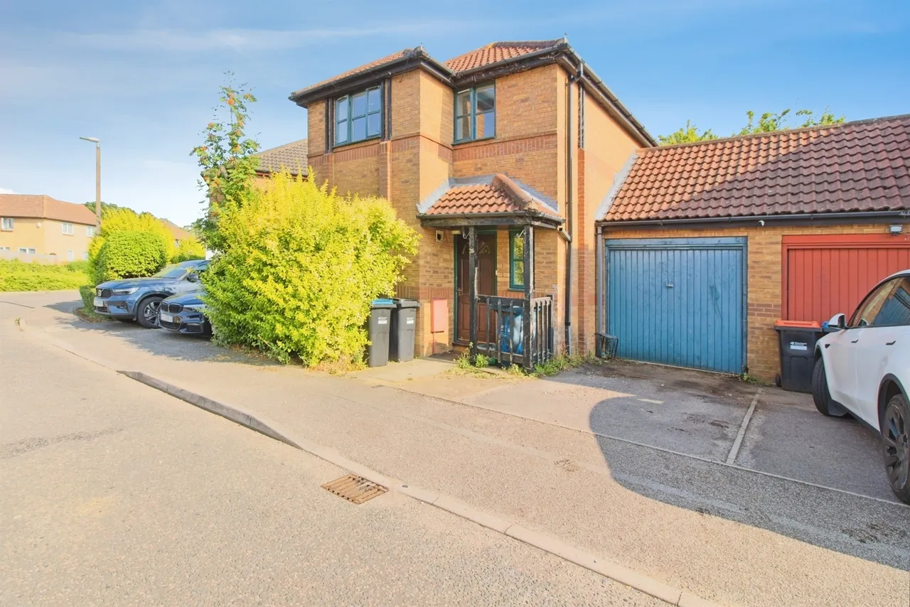3 bed house for sale — Badgers Oak, Kents Hill, Milton Keynes